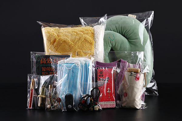 How does OPP self-adhesive bag achieve moisture-proof and anti-oxidation functions?