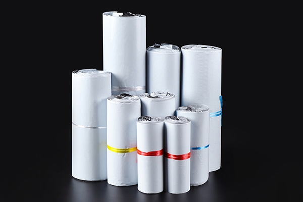 What role can white courier bags play in cold chain logistics?